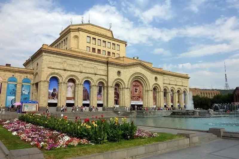 کتابخانه باستانی ایروان